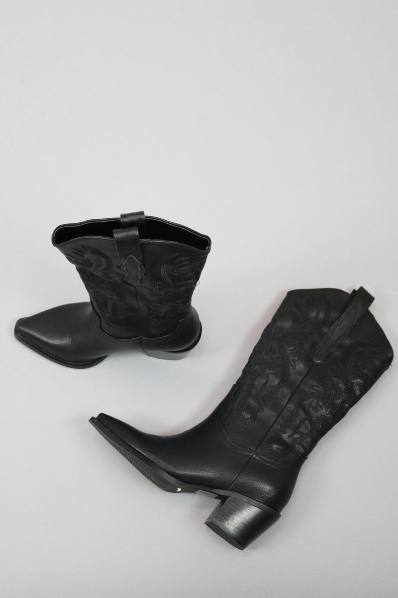 Danilo Cowgirl Boot | Black | Billini